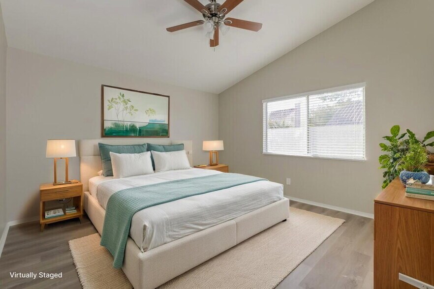 Building Photo - 682 Covina Dr