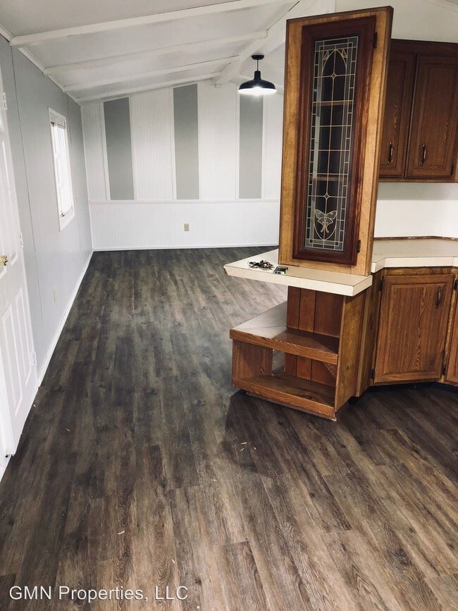 Building Photo - 1-21 Dinardo Manor