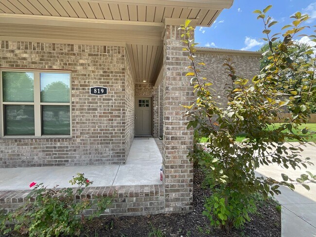 Building Photo - Duplex