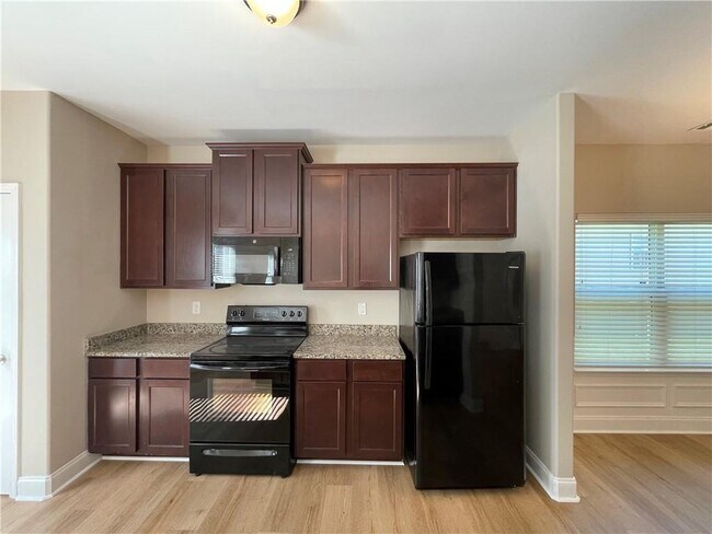 Building Photo - 495 Kirkland Dr