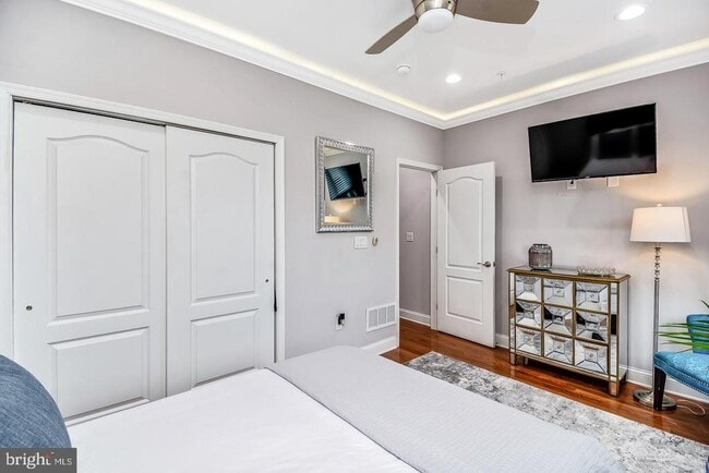 Building Photo - 1945 Watkins St