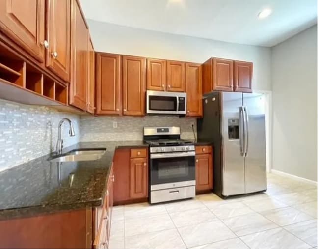 Building Photo - 413 W Porter St