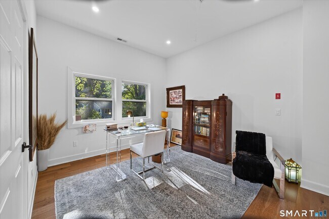 Building Photo - 6 Abbotts Ln