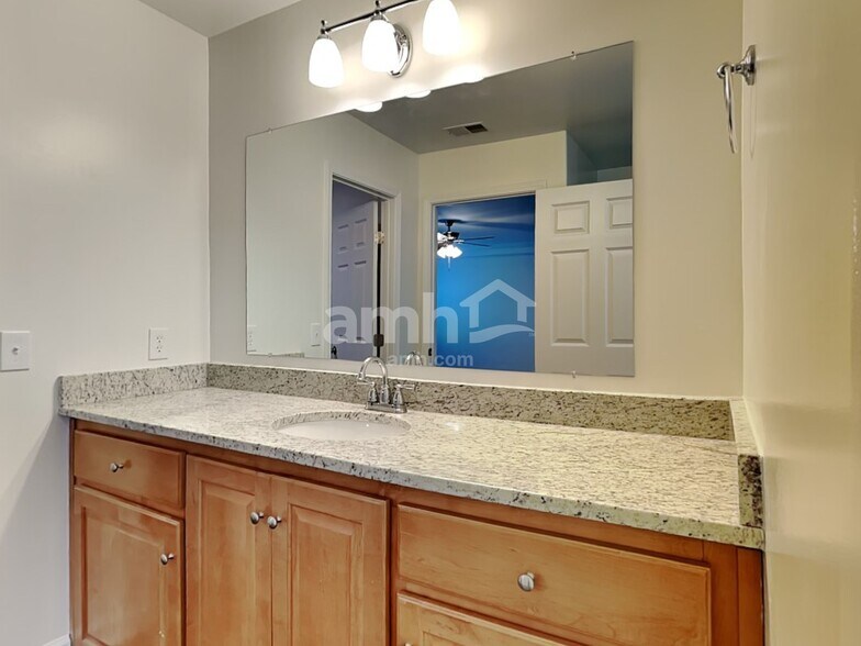 Building Photo - 85 Summer Hill Way