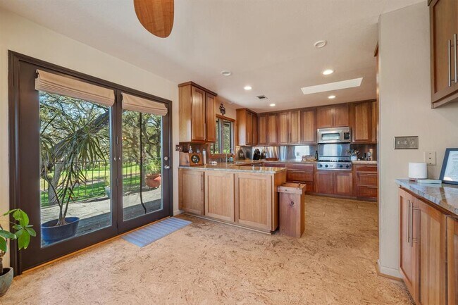 Building Photo - 604 Rolling Green Dr