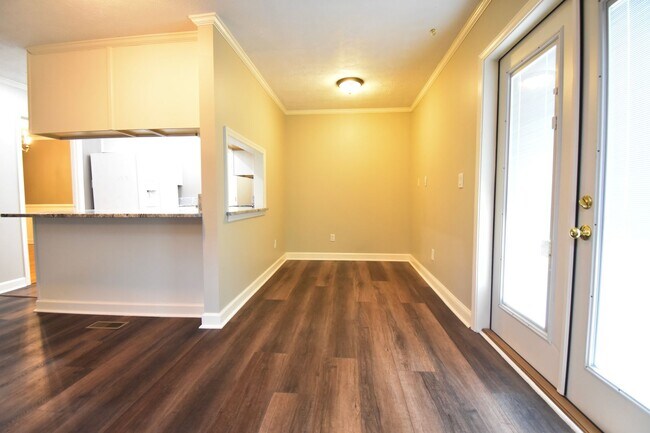 Building Photo - 3 Bedroom 2 Bathroom Home- Pets Considered