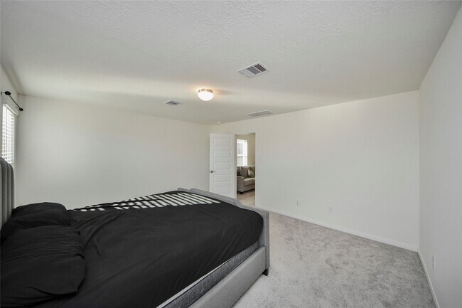 Building Photo - 4852 Sun Fls Dr