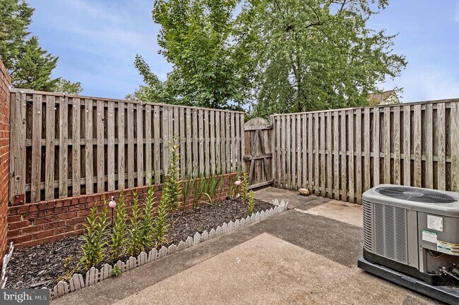 Building Photo - 2435 18th St NE