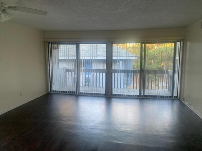 Building Photo - 213 Golf Terrace