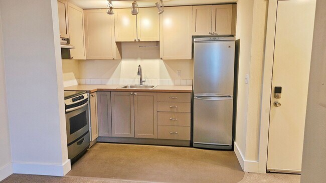 Building Photo - 1419 Boylston Ave