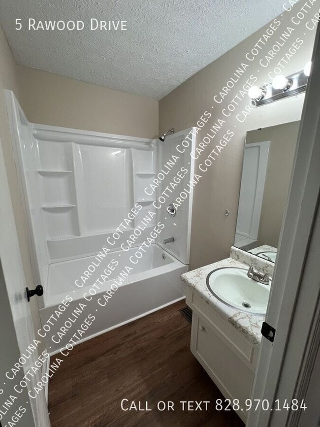 Building Photo - 5 Rawood Dr