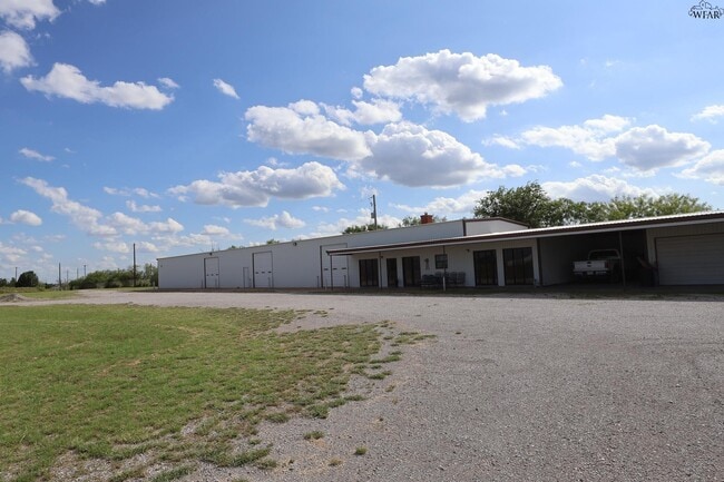 Building Photo - 288-288 W Jentsch Rd