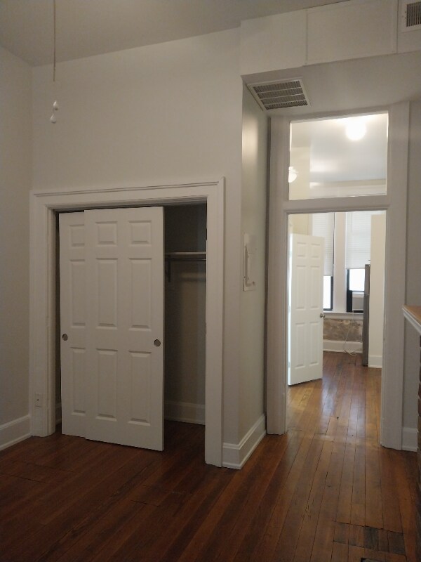 Building Photo - 309 E 13th St