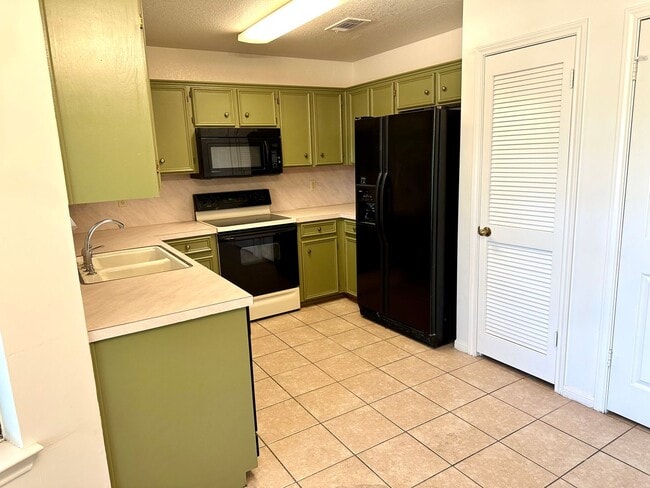 Building Photo - 4914 Peppermill Hollow - Call LONGHORN PRO...