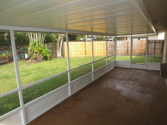 Building Photo - 1283 Anhinga Dr
