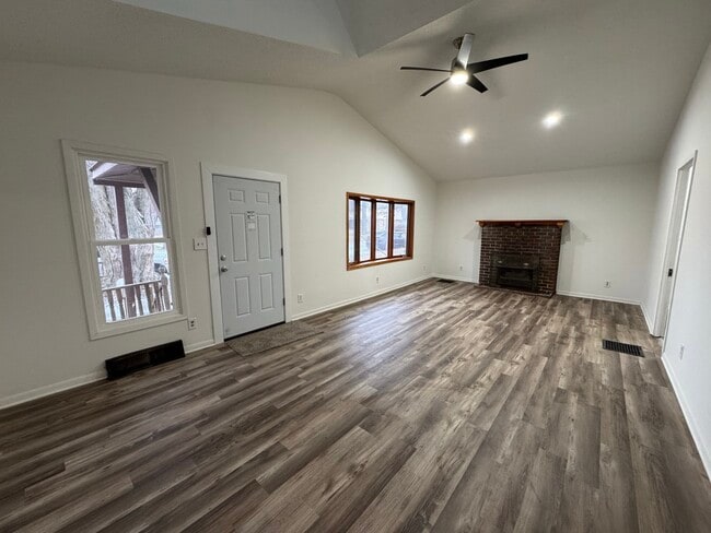 Building Photo - 309 N 9th St