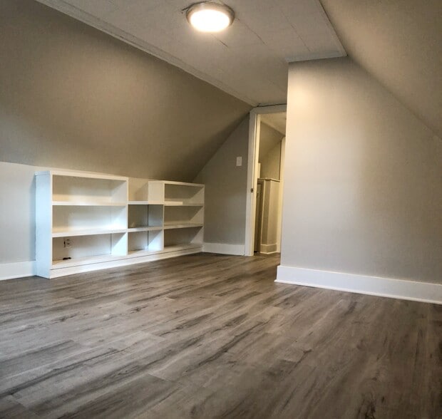 Bedroom 2 (Upstairs) - 102 Fruit St