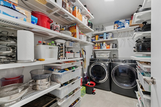 Building Photo - 1648 W Division St