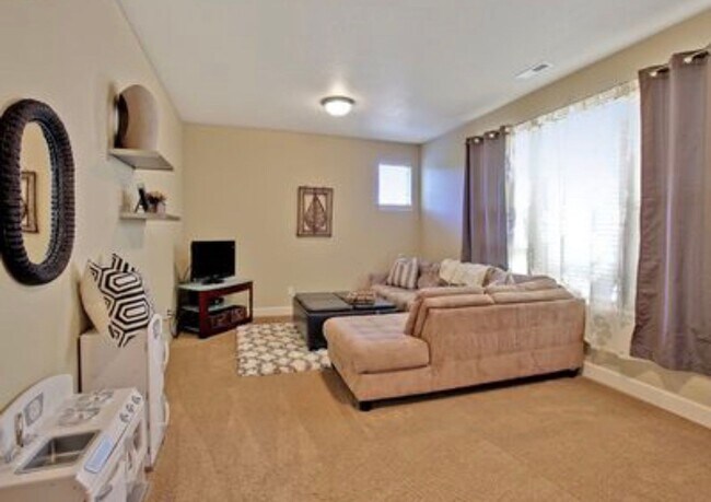 Building Photo - 11543 NW Knightsview Ln