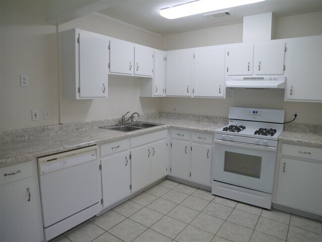 Building Photo - 1429 Milton St