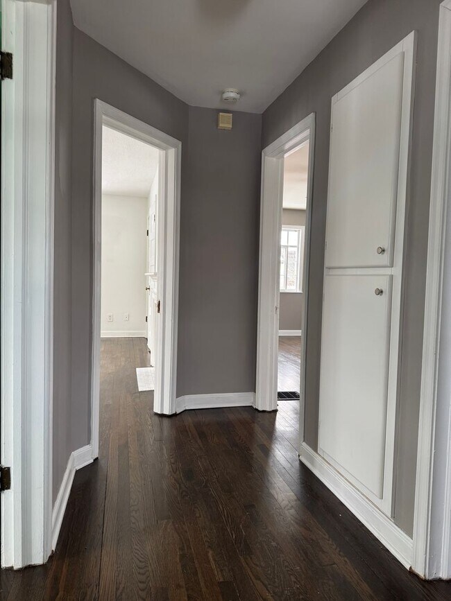 Building Photo - 3 Bedroom 1.5 Bath Single Family Home - Upper Arlington Schools