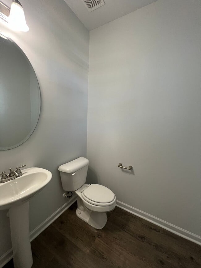 Building Photo - Beautiful 4 Bed 2.5 Bath Raeford Home with Fenced Yard