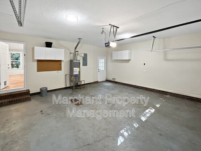 Building Photo - 7 Waxwing Ct