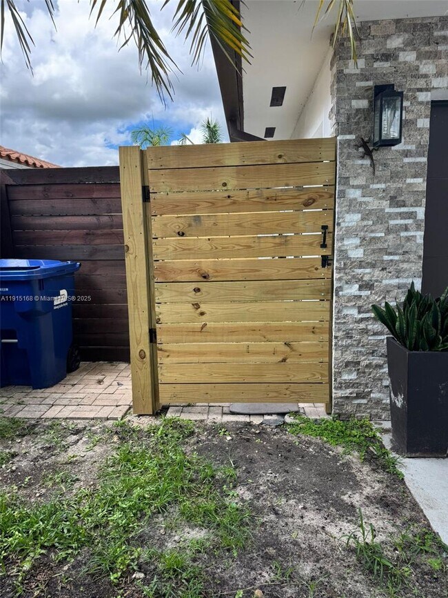 Primary Photo - 15620 SW 146th Ave