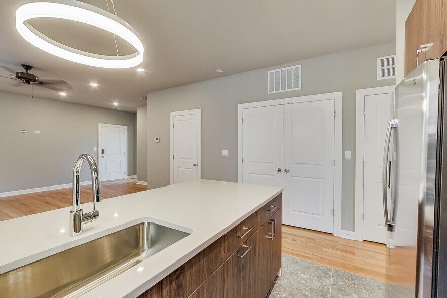 Building Photo - 6132 S Kimbark Ave