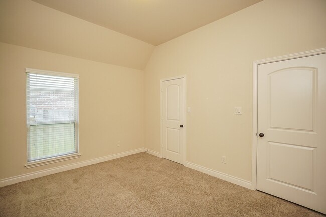 Building Photo - 1215 Watercrest Park Ln