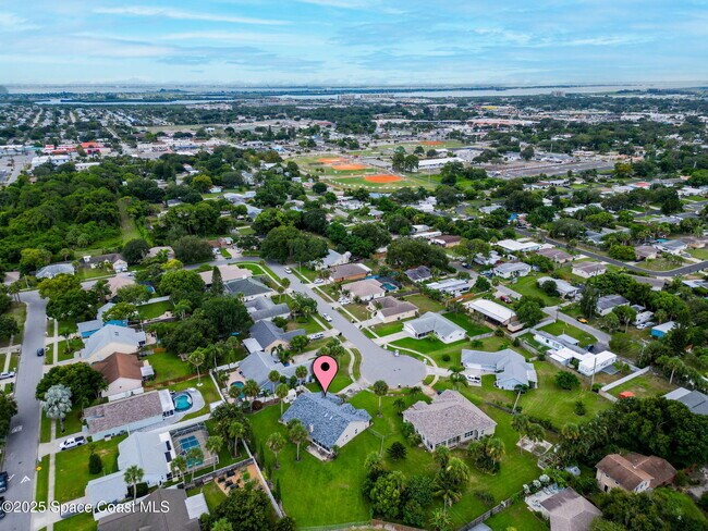 Building Photo - 475 Buttonwood Dr
