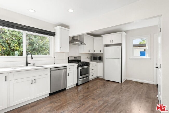 Building Photo - 6531 Arlington Ave