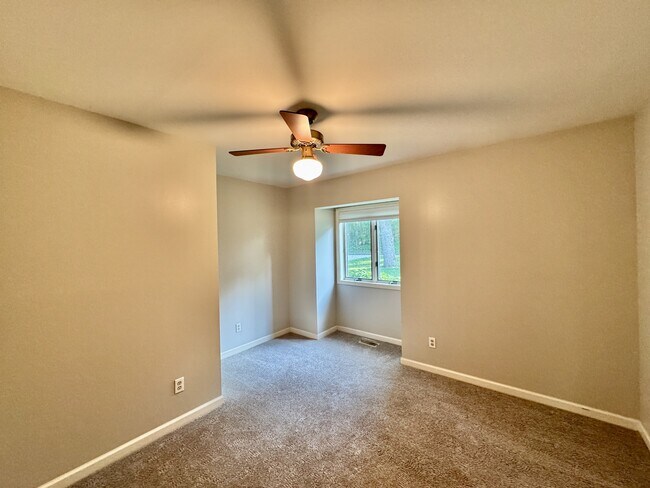 Building Photo - 212 Talah Ln