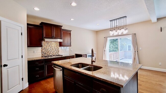 Building Photo - Beautiful Cedar Mills Home With An Easy Co...