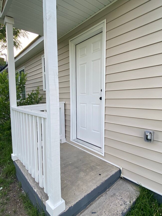 Building Photo - 2444 Washington St