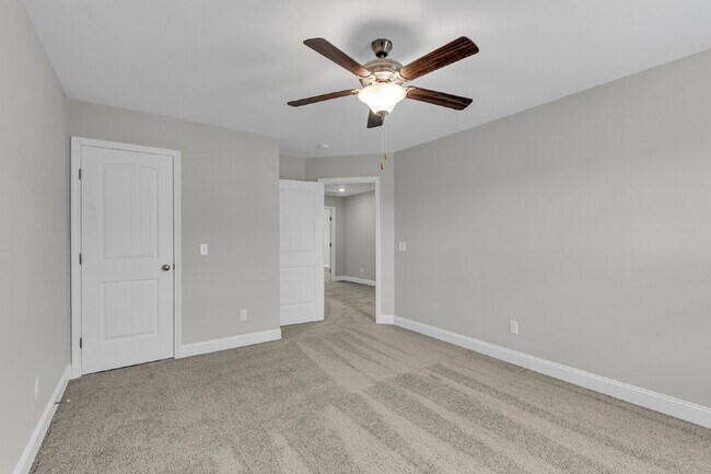 Building Photo - End Unit Townhome in Port Wentworth