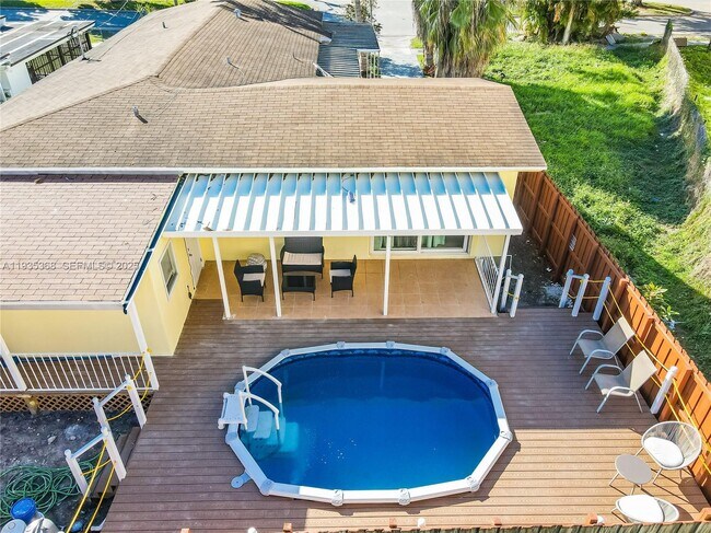 Building Photo - 1021 NW 23rd Ave