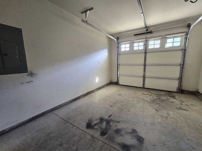 Building Photo - 324 Maylea Pl