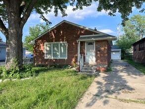 Building Photo - 4697 Pelham St