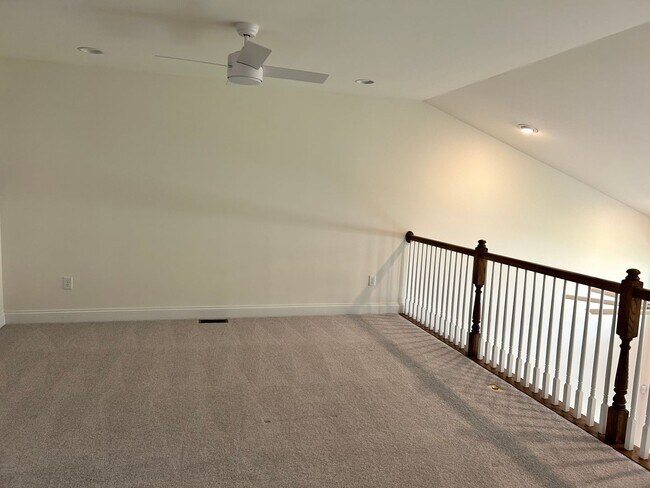 Building Photo - Large Townhome in Governors - East of Rout...