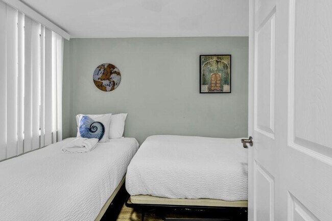 Building Photo - 2500 N Ocean Blvd