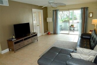 Building Photo - 6499 Bay Club Dr