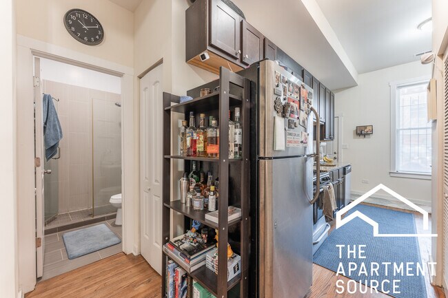 Building Photo - 2146 W Chicago Ave