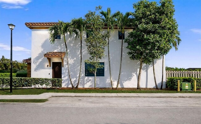 Building Photo - 16620 SW 42nd Terrace