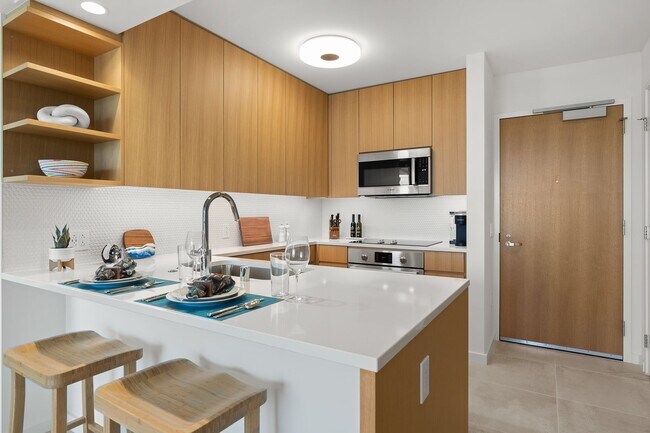 Building Photo - Fully furnished 1-bed, 1-bath, 1-parking a...