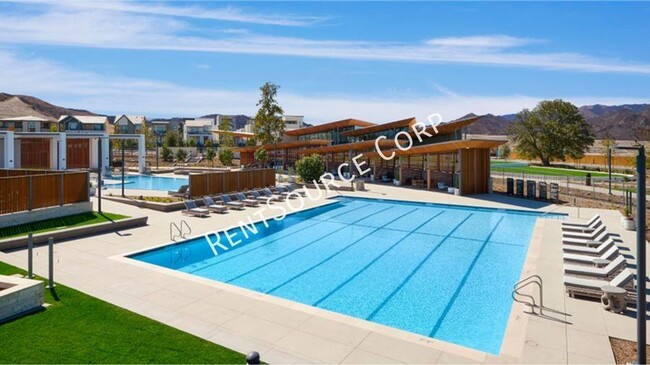 Building Photo - 3 Bedroom, 2022 New Construction Flat w/ S...