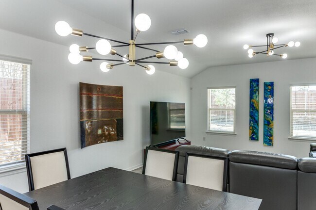 Building Photo - Contemporary in Cleburne!