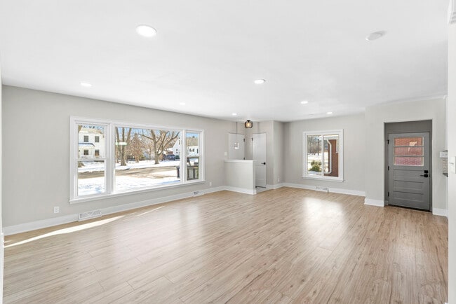 Building Photo - 8150 Greenwood Ave