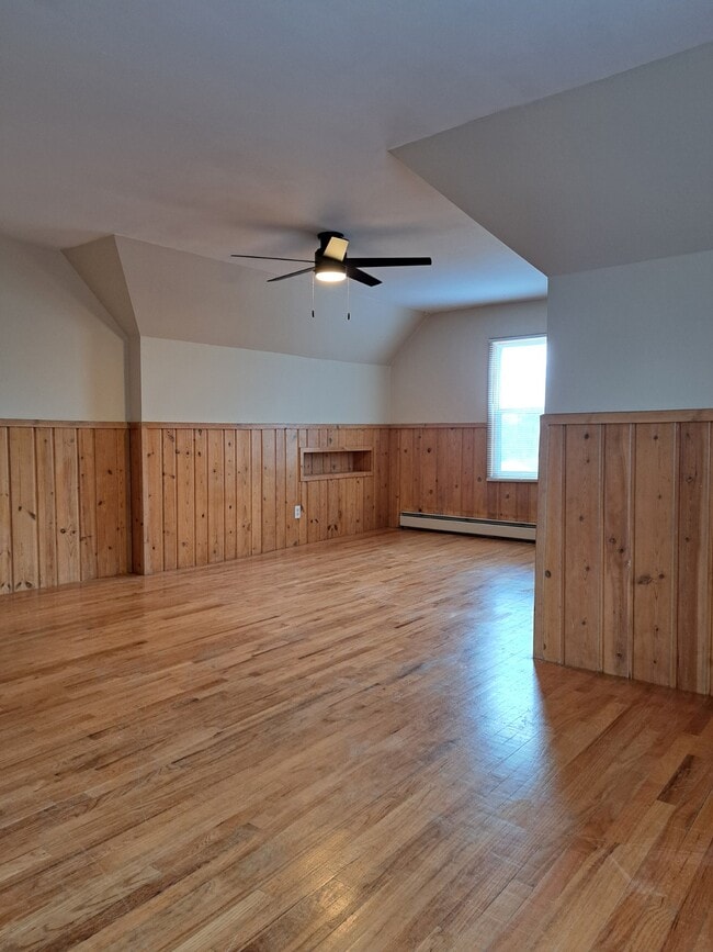 Building Photo - 1029 Yale Ave