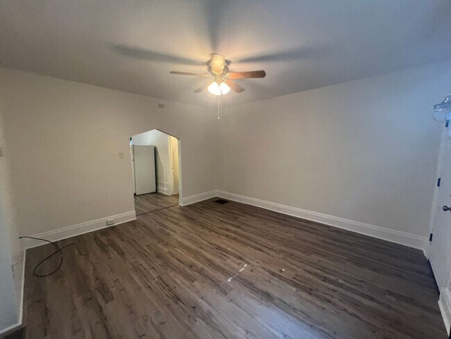 Building Photo - Spacious Updated 4BED/3BATH In Southside -...